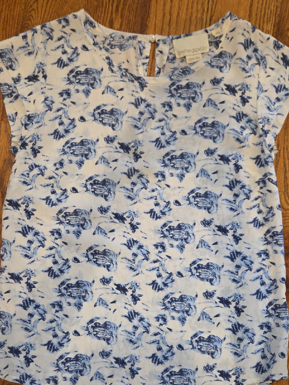 Cynthia Rowley Blue and White Floral Short-Sleeve Top 100 Silk